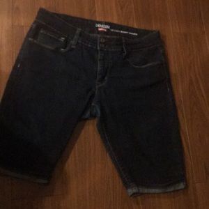 Levi skinny shorts